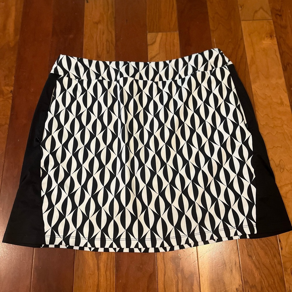 Tail Black and White Geometric Golf Skort